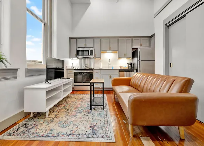 Bright And Modern Studio In Louisville # 305