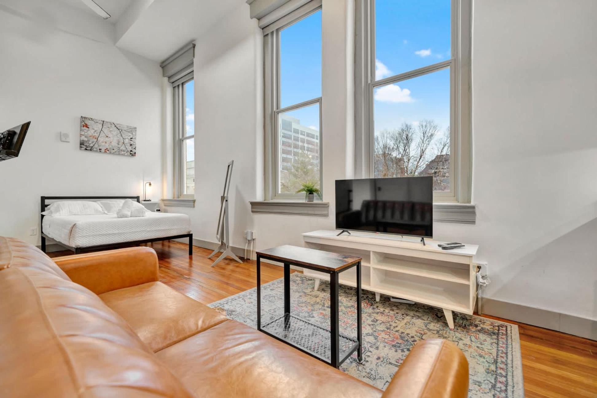 Bright And Modern In # 305 * Louisville