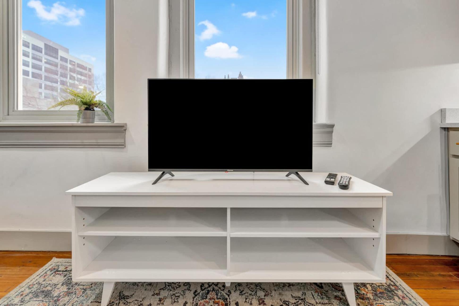 Bright And Modern In # 305 Apartment