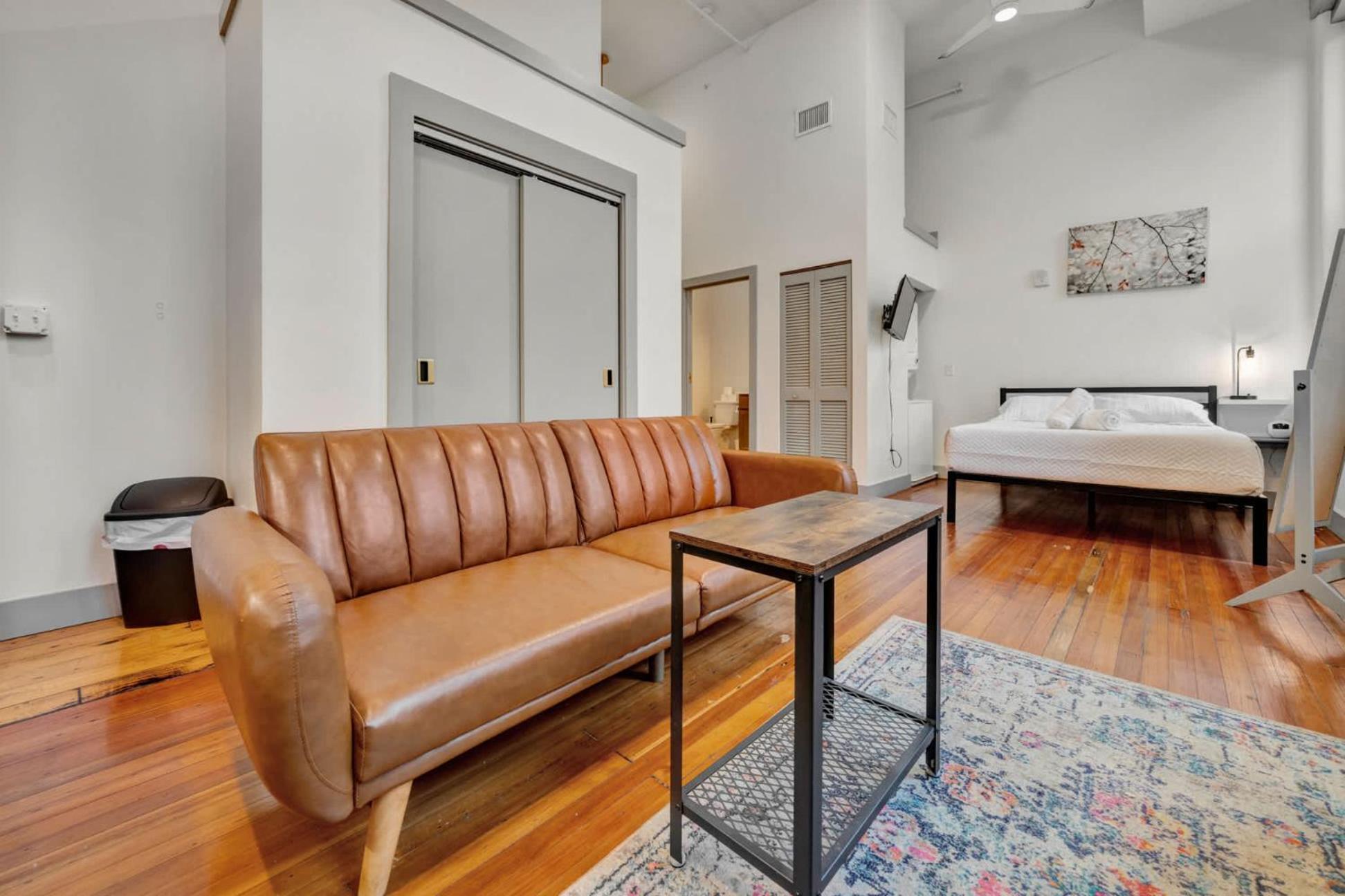 Bright And Modern In # 305 Apartment *