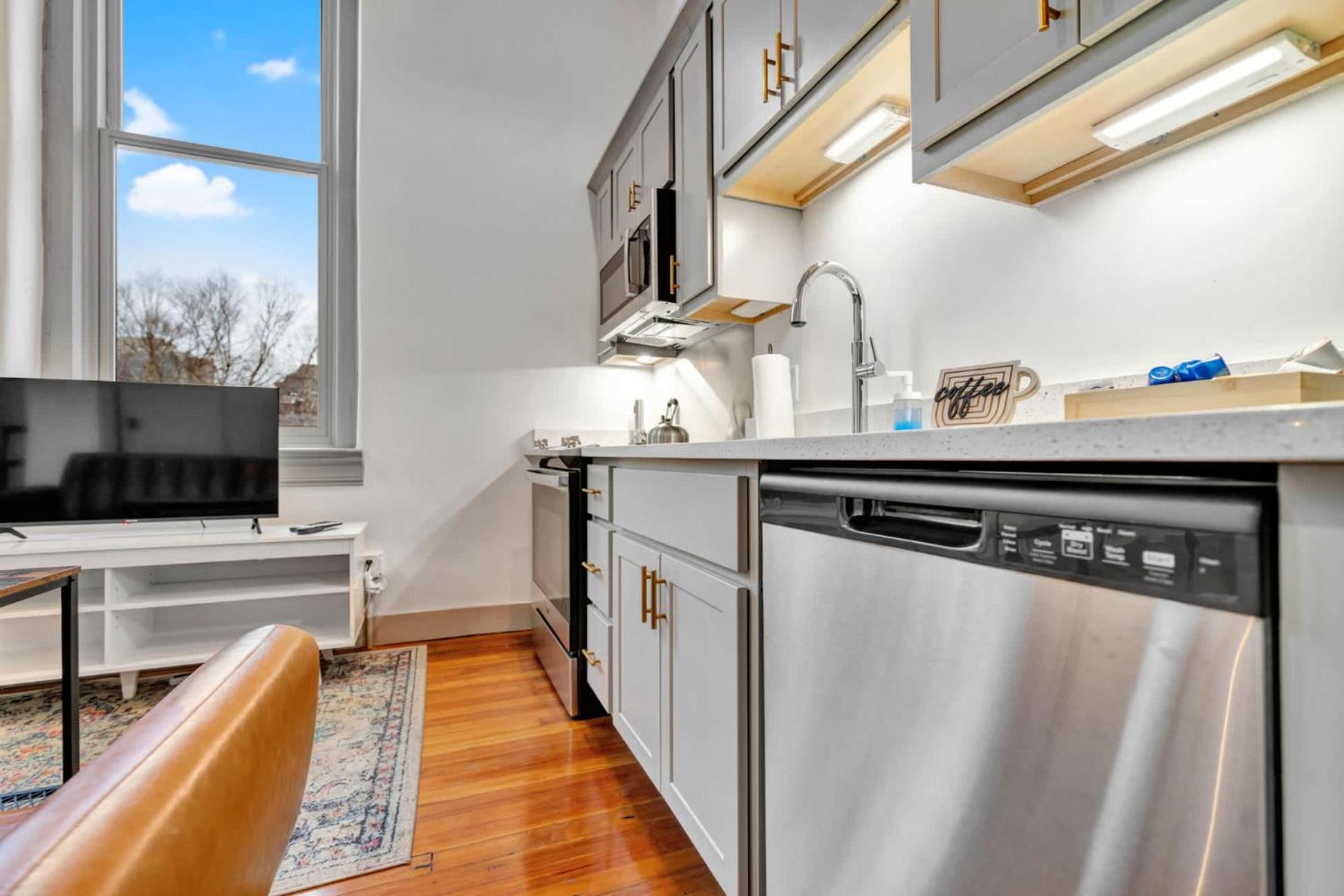 Bright And Modern In # 305 *